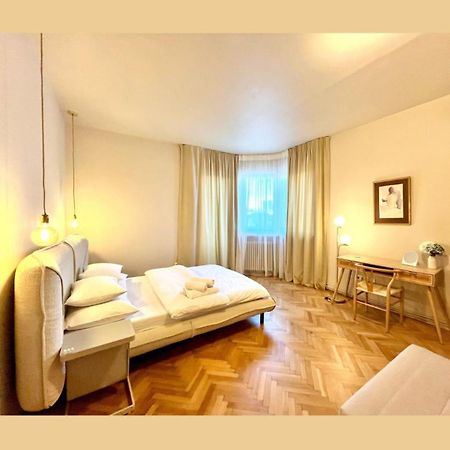 בוקרשט City Center Unirii Square Private Rooms With City View - Shared Amenities מראה חיצוני תמונה